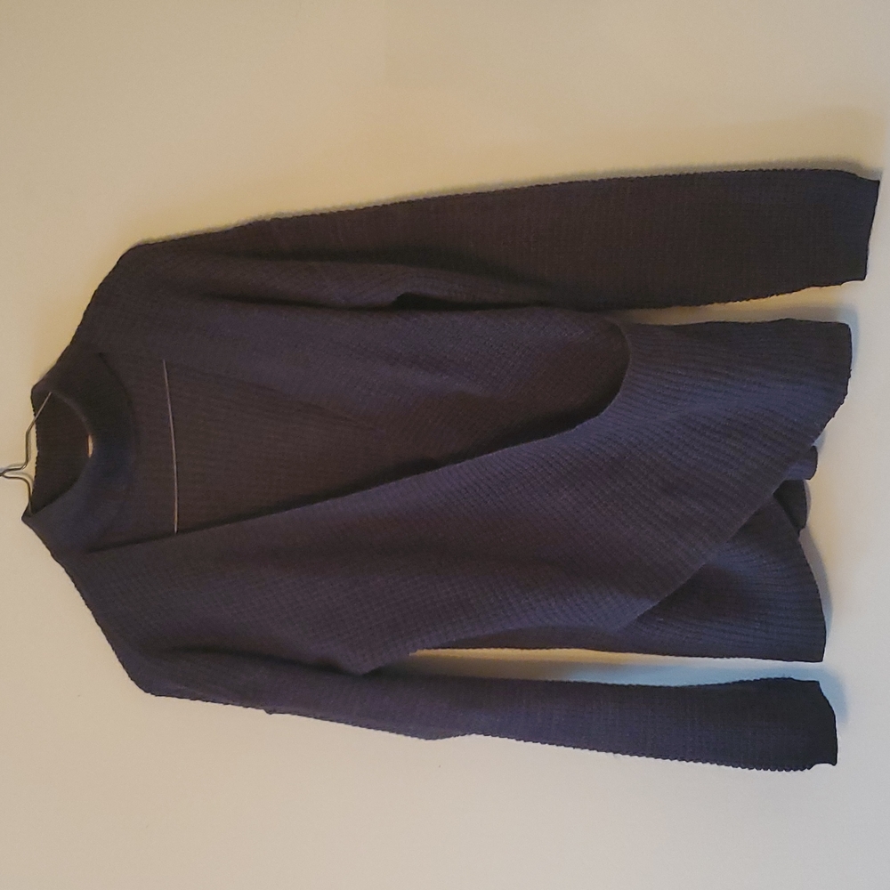 Open neck collar criss cross sweater